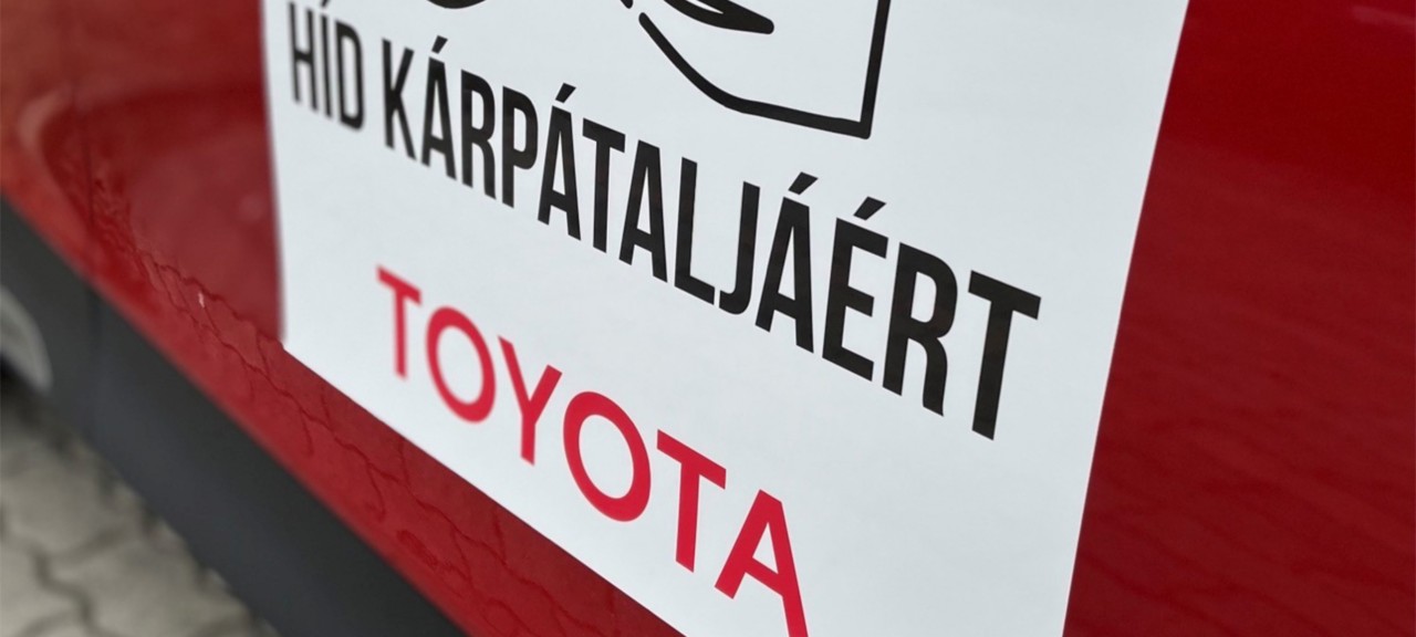 A Toyota autókkal és tárgyi adománnyal támogatja a Híd Kárpátaljáért programot  