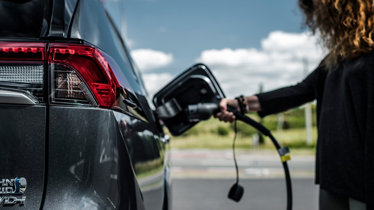 ELEKTROMOS AUTÓ TÖLTŐK A TOYOTÁTÓL