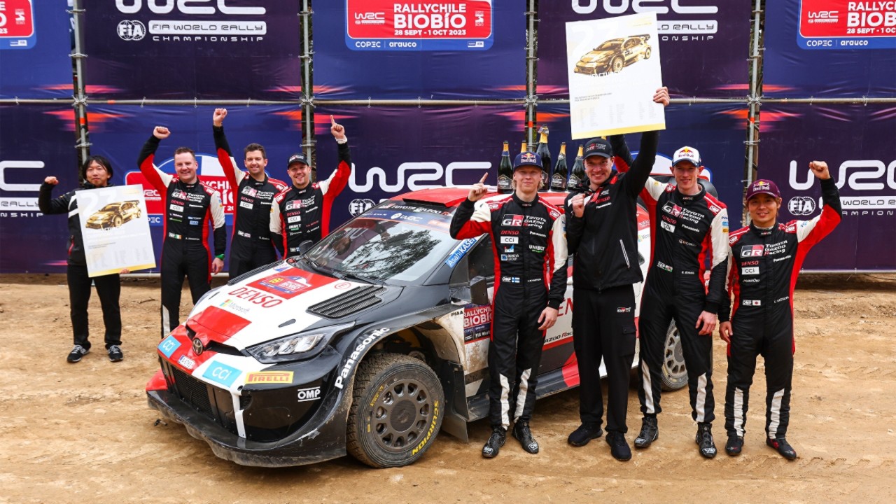 Két versennyel a szezon vége előtt gyártói rally világbajnok a Toyota
