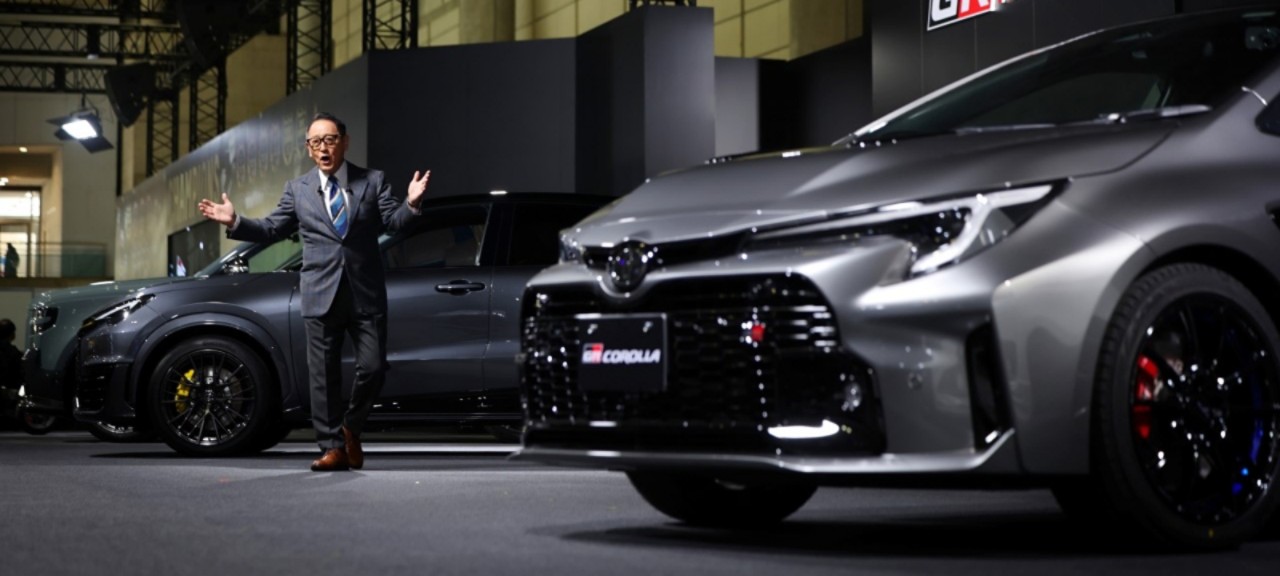 Akio Toyoda nyitotta meg a TOYOTA GAZOO Racing és a Lexus standját a Tokiói Autószalonon 